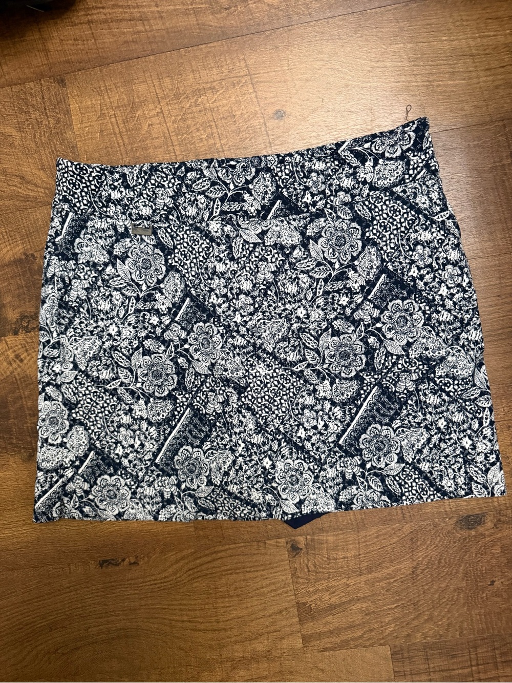 Peck & Peck Black and White Floral Mini Skirt